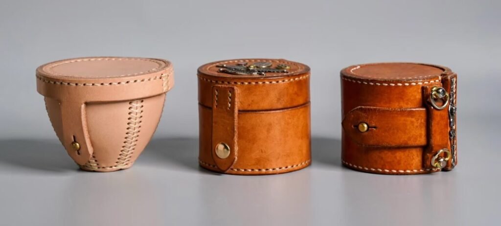 Comparison of vegetable tanned leather aging and patina process at 0, 7, and 17 months.